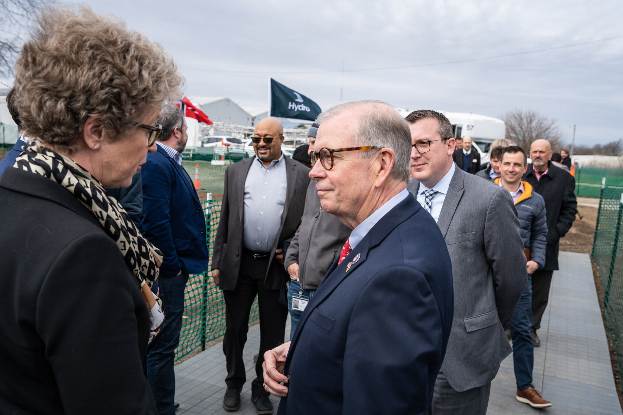 Hilde Merete Aasheim, President & CEO of Hydro and Congressman Tim Walberg at the groundbreaking ceremony. (Photo: Marius Motrøen/Hydro)