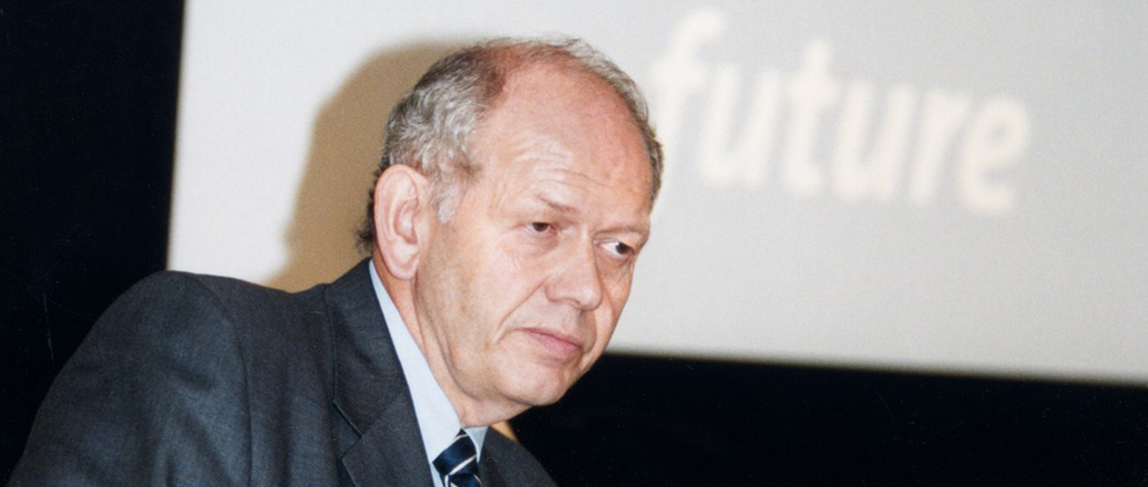 Egil Myklebust foran slide med ordet "future"