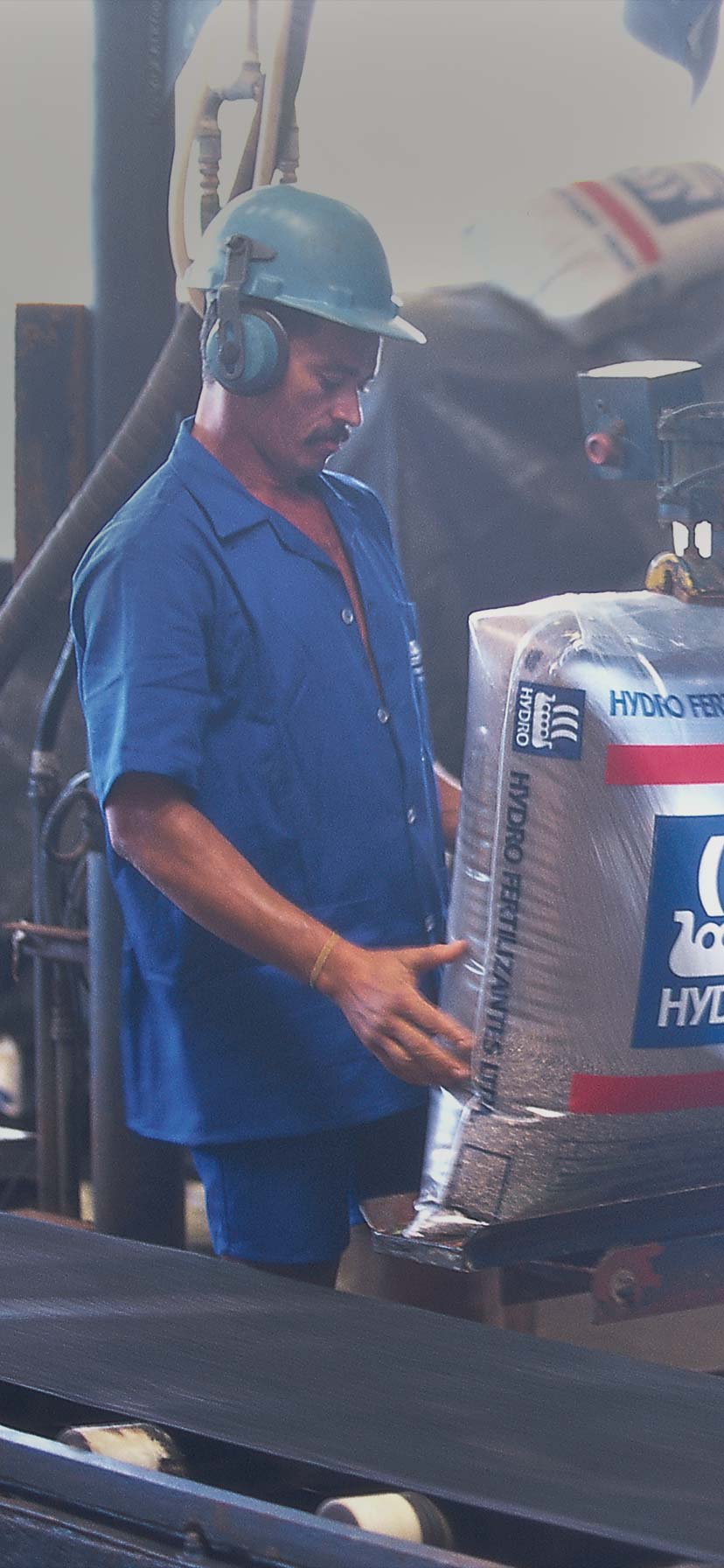 Pakking av kunstgjødsel i sekker